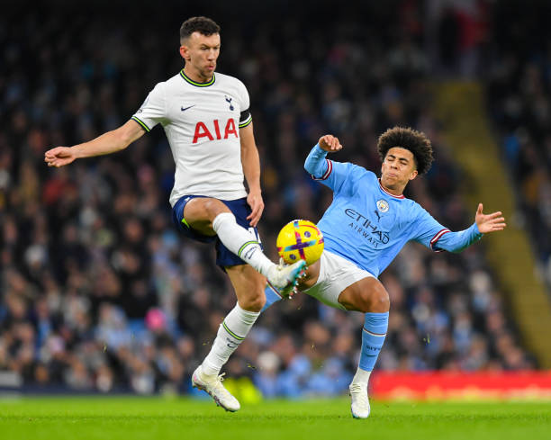 球迷拧成一 球迷拧成一